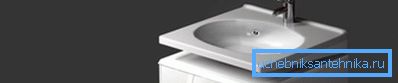 Lavabo conçu pour une installation au dessus d'une machine à laver Lavabo conçu pour une installation au dessus d'une machine à laver