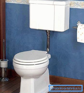 Toilette avec citerne séparée Toilette avec citerne séparée