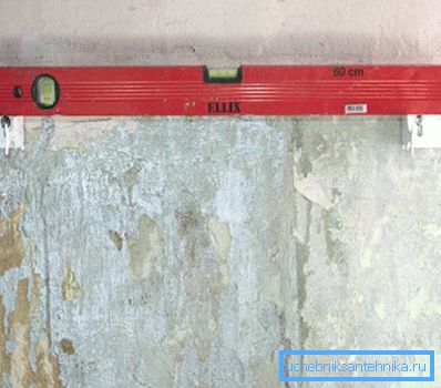 Installez les supports pour la batterie. Installez les supports pour la batterie.
