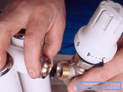 Nous installons la vanne de réglage pour le chauffage Nous installons la vanne de réglage pour le chauffage