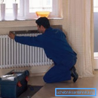 L'installation des boîtiers de batterie se fait également en fonction du niveau par rapport à l'appareil de chauffage L'installation des boîtiers de batterie se fait également en fonction du niveau par rapport à l'appareil de chauffage
