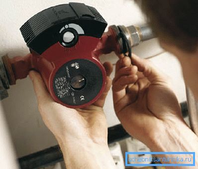L'installation d'une pompe pour le chauffage nécessite des joints d'étanchéité entre les pièces en contact. L'installation d'une pompe pour le chauffage nécessite des joints d'étanchéité entre les pièces en contact.