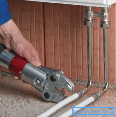Installer un radiateur en acier avec une connexion inférieure faites-le vous-même