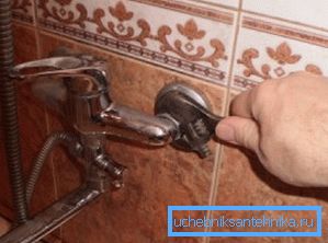 Installer le robinet dans la salle de bain avec leurs propres mains Installer le robinet dans la salle de bain avec leurs propres mains