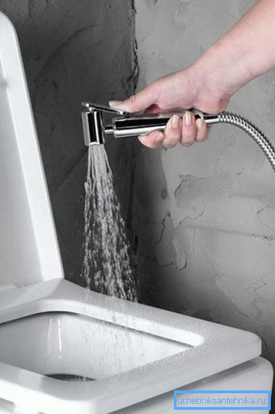 L'appareil commence à fournir de l'eau lorsque vous appuyez sur le robinet d'arrêt.
