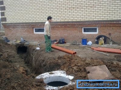 L'approvisionnement en eau de l'appareil dans une maison privée avec ses propres mains - tâche tout à fait réalisable. L'approvisionnement en eau de l'appareil dans une maison privée avec ses propres mains - tâche tout à fait réalisable.
