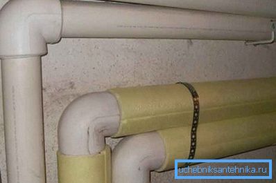 L'isolation des tuyaux en polypropylène pour l'alimentation en eau froide éliminera la condensation. L'isolation des tuyaux en polypropylène pour l'alimentation en eau froide éliminera la condensation.