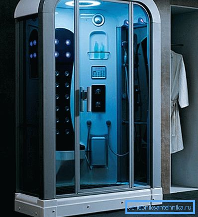 Les douches étroites sont parfaitement capables de remplir la fonction d'hydromassage.