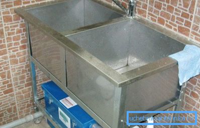 Par mesure de précaution, vous pouvez installer un bac à graisse sous l'évier Par mesure de précaution, vous pouvez installer un bac à graisse sous l'évier