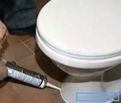 À la fin, nous scellons la jonction avec du silicone. À la fin, nous scellons la jonction avec du silicone.