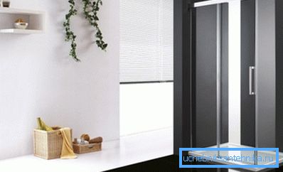 La chambre a un coin douche avec un pan bas 120x90 mm. La chambre a un coin douche avec un pan bas 120x90 mm.