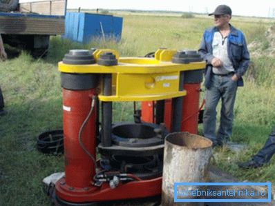 Pendant le processus de forage, il peut être nécessaire d'installer des chaînes de tubage intermédiaires. Pendant le processus de forage, il peut être nécessaire d'installer des chaînes de tubage intermédiaires.