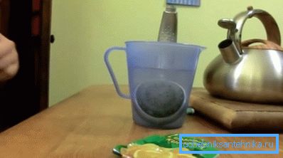 En solution d'acide citrique En solution d'acide citrique
