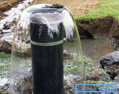 Dans le puits foré au printemps et à l’automne, l’eau peut ne pas être Dans le puits foré au printemps et à l’automne, l’eau peut ne pas être