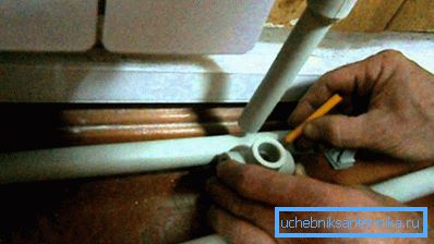 En cas de radiateurs installés, mesurer les tuyaux par eux. En cas de radiateurs installés, mesurer les tuyaux par eux.