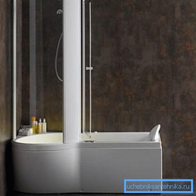 Salle de bain combinée avec un système de douche Albatros
