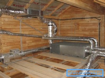 Canaux de ventilation installés dans le grenier Canaux de ventilation installés dans le grenier