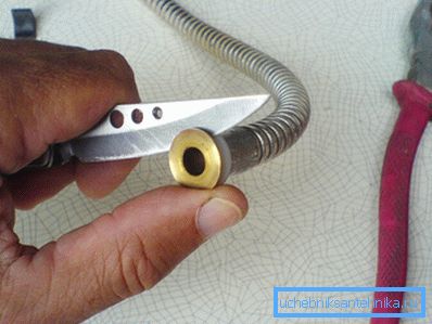 La doublure est facile à soulever avec un couteau. La doublure est facile à soulever avec un couteau.