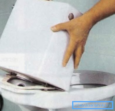 Commencez par démonter puis décider comment coller la cuvette des toilettes Commencez par démonter puis décider comment coller la cuvette des toilettes