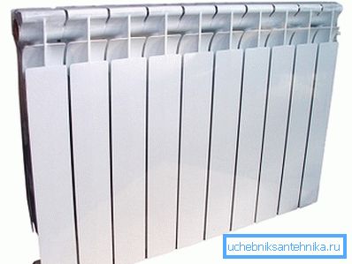 Extérieurement, les constructions bimétalliques sont similaires aux analogues en alliage léger Extérieurement, les constructions bimétalliques sont similaires aux analogues en alliage léger