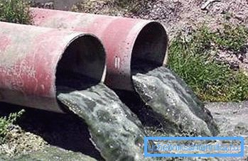 1177 L'eau est activement polluée par les eaux de ruissellement.