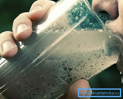 L'eau peut avoir une odeur désagréable et être trouble. L'eau peut avoir une odeur désagréable et être trouble.