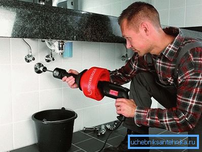 870 L'eau dans l'évier