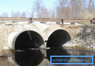 Tuyaux de ponceaux sur le réservoir Tuyaux de ponceaux sur le réservoir
