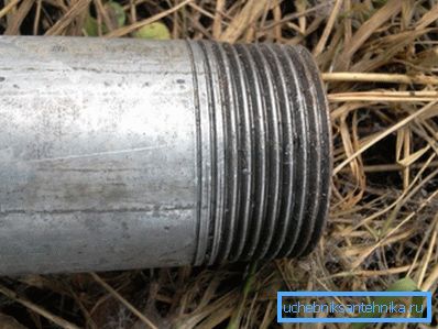 Conduite d'eau de 32 mm ou 1 1/4 pouce avec coupe filetée Conduite d'eau de 32 mm ou 1 1/4 pouce avec coupe filetée