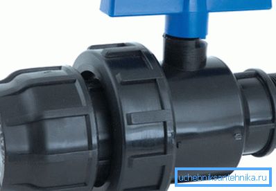 Voici un raccord à compression conçu pour le raccordement étroit de deux tuyaux. Voici un raccord à compression conçu pour le raccordement étroit de deux tuyaux.