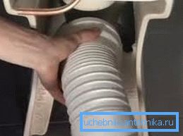 Éliminer temporairement la fuite aidera le bandage en cellophane ou en caoutchouc Éliminer temporairement la fuite aidera le bandage en cellophane ou en caoutchouc