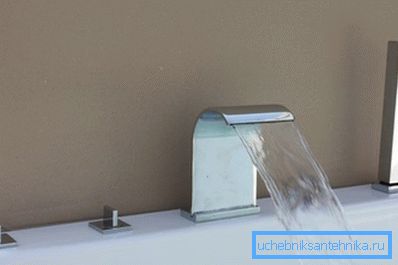 Les modèles à mortaise à installer sur un bain ordinaire sont assez difficiles.