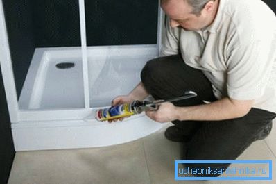 Toutes les coutures et les joints doivent être scellés avec du mastic. Toutes les coutures et les joints doivent être scellés avec du mastic.