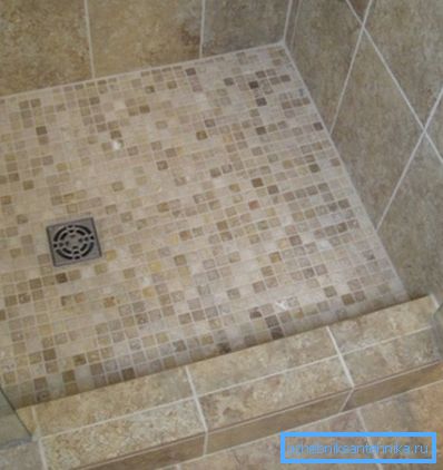 Douche encastrée au carrelage très attrayante Douche encastrée au carrelage très attrayante