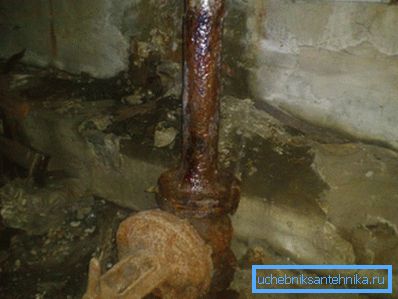 L'entrée d'eau froide est équipée d'une vanne. L'entrée d'eau froide est équipée d'une vanne.
