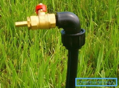 Vous pouvez apporter un robinet pour l'arrosage en plein milieu du jardin Vous pouvez apporter un robinet pour l'arrosage en plein milieu du jardin