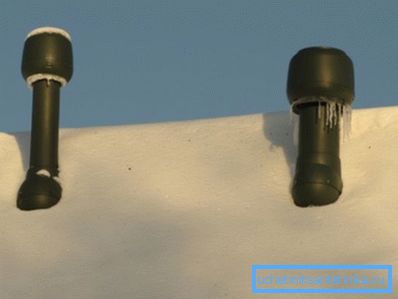 Dégagement des contremarches sur le toit en pente. Dégagement des contremarches sur le toit en pente.