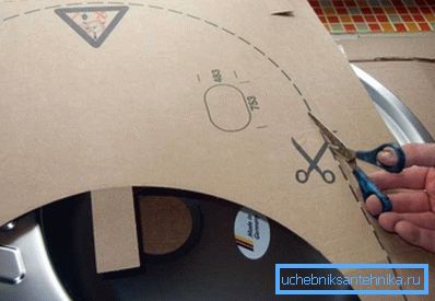 Couper un gabarit en carton de l'emballage Couper un gabarit en carton de l'emballage