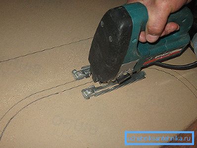 Faire un trou avec une scie sauteuse électrique Faire un trou avec une scie sauteuse électrique
