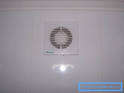 Trou d'échappement avec ventilateur Trou d'échappement avec ventilateur