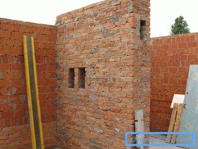 Les conduits d'échappement peuvent faire partie de la structure du bâtiment. Les conduits d'échappement peuvent faire partie de la structure du bâtiment.