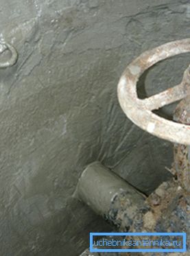 Vanne sur la conduite d'eau principale. Vanne sur la conduite d'eau principale.