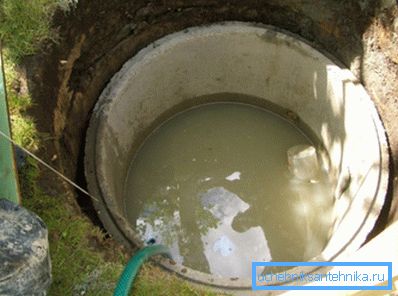 La vase ou la source contaminée doit être nettoyée. La vase ou la source contaminée doit être nettoyée.