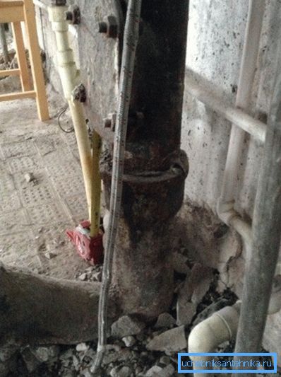 Remplacer les contremarches de l'appartement ne vous évitera pas les fuites au plafond. Remplacer les contremarches de l'appartement ne vous évitera pas les fuites au plafond.