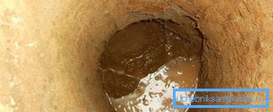 La zone de prise d'eau est remplie de gravier et de sable. La zone de prise d'eau est remplie de gravier et de sable.